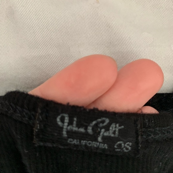 Black tank top - Picture 2 of 4